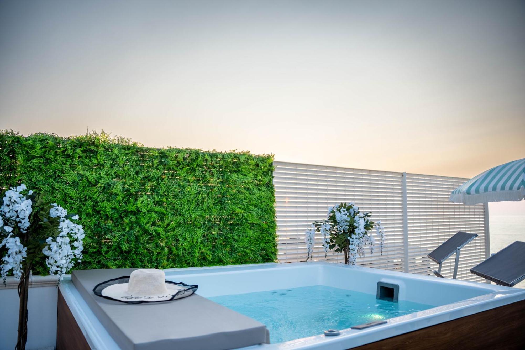 Amare Luxury And Vista Mare